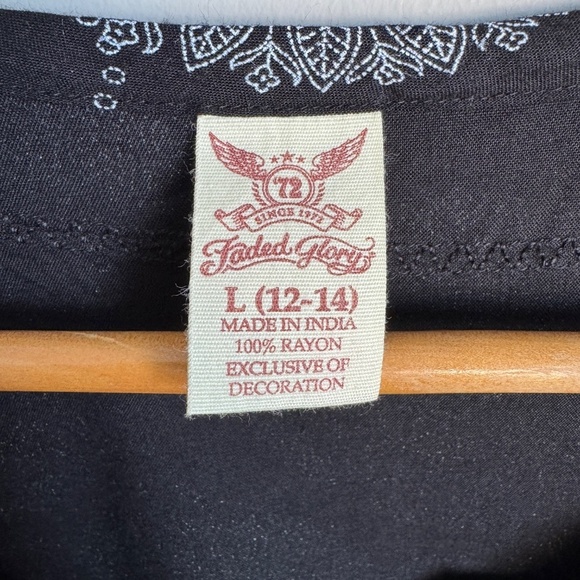 Faded Glory Women's Rayon 3/4 Sleeve 1/4 Button V-Neck Geometric Print Blouse L - Picture 3 of 14